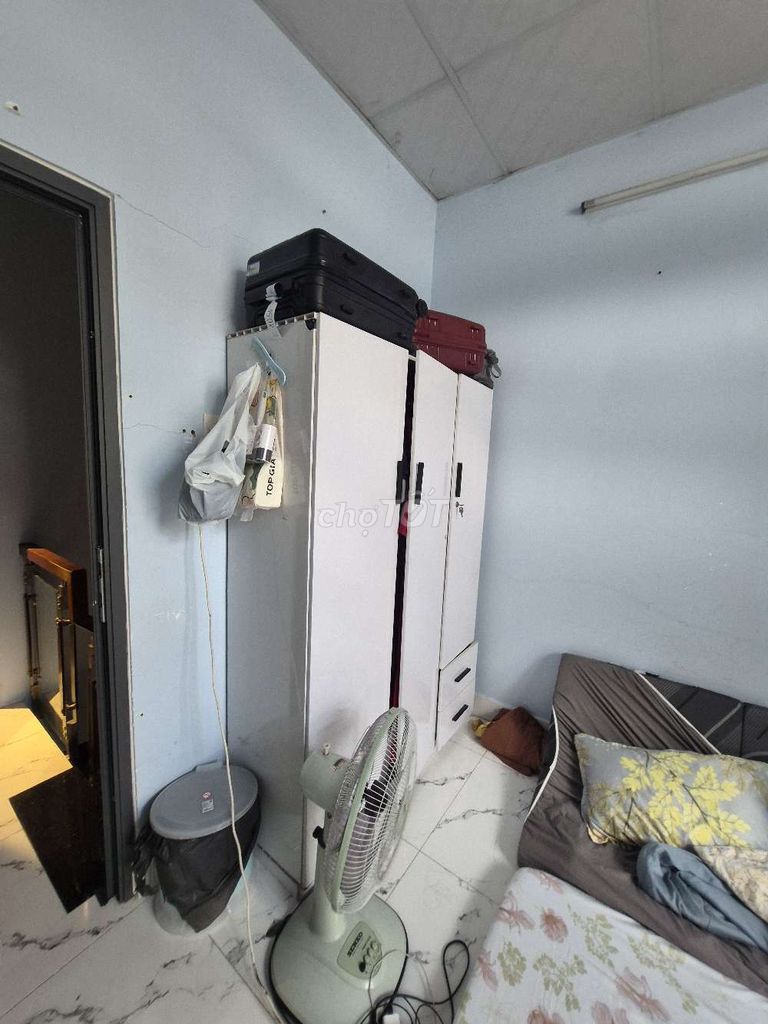 Tủ quần áo gỗ ván ép 1m x 2m. Mua bán Tủ, kệ gia đình tại Quận 1 Tp Hồ Chí Minh được đăng bởi minayokihihi hình 1