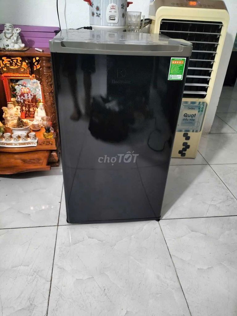 Tủ lạnh mini Electrolux Đen 93lít . Mua bán Tủ lạnh tại Quận 12 Tp Hồ Chí Minh được đăng bởi Phương Anh  hình 1
