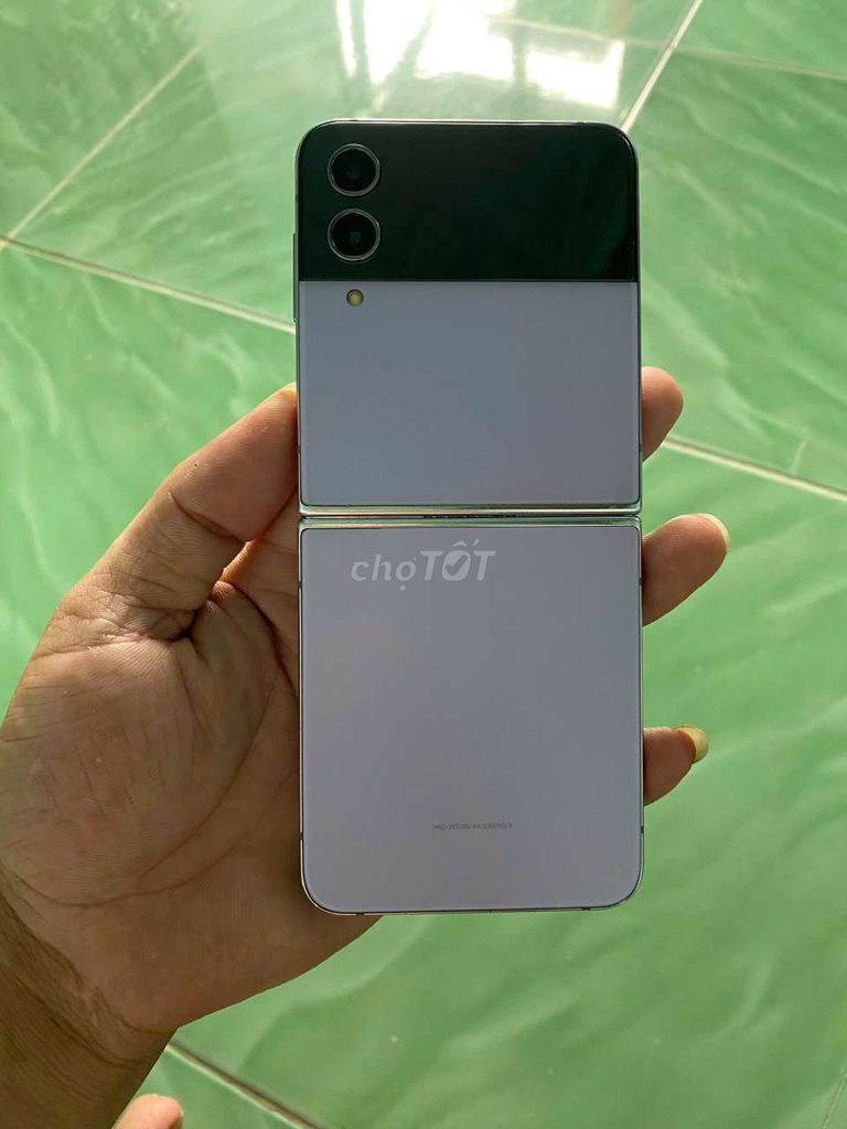 Samsung Z Flip 4 Tím 2 sim Đã sử dụng. Mua bán Điện thoại tại Thành phố Thủ Dầu Một Bình Dương được đăng bởi Nga tuấn Đt Giá rẻ hình 1
