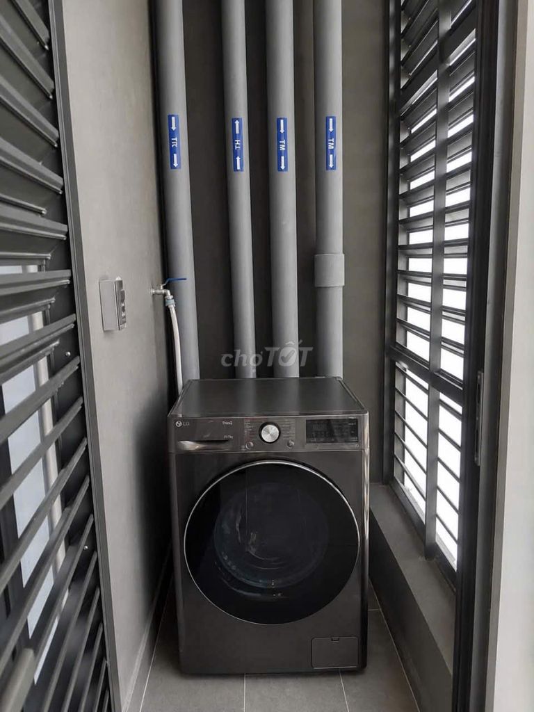 20th-floor studio with a sea-view balcony — photo 7