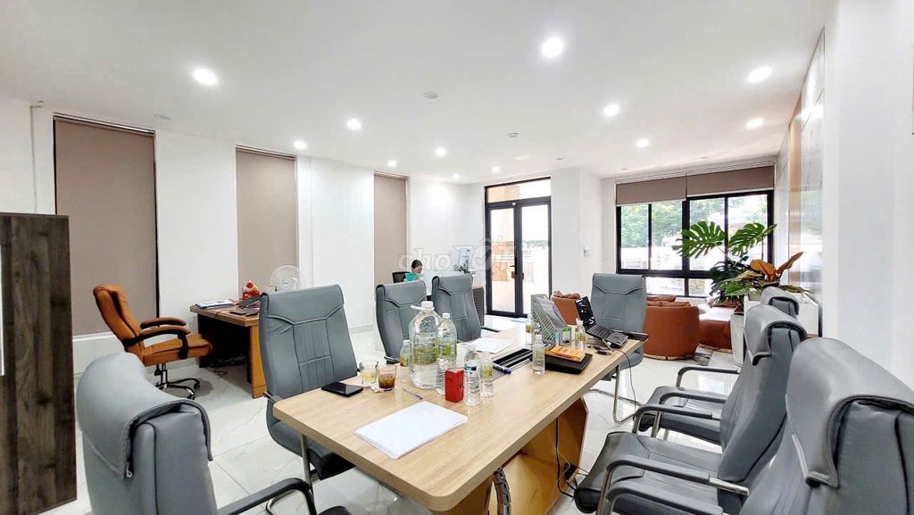 CHo thuê Văn phòng căn góc tầng trệt 16tr đẹp thoáng