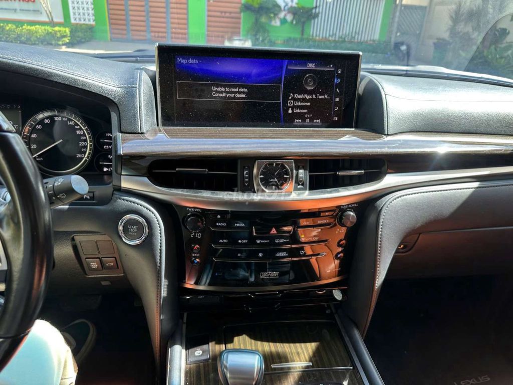 Lexus LX570 2016 lướt nhẹ 53.000km cực đẹp. Mua bán Ô tô tại Quận 7 Tp Hồ Chí Minh được đăng bởi Hoàn Lee Xe Lướt hình 10