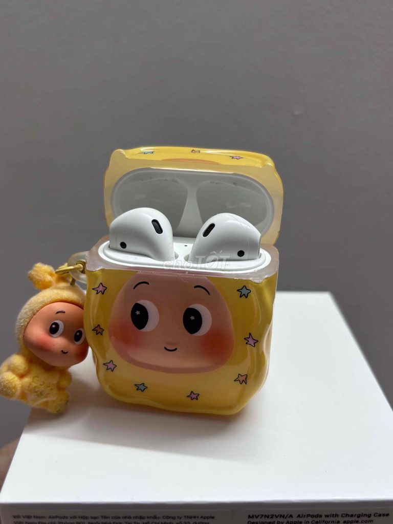 Tai nghe Apple Airpods 2 cũ. Mua bán Tivi, Âm thanh tại Quận 4 Tp Hồ Chí Minh được đăng bởi Lưu Kim Khánh Nguyễn hình 1