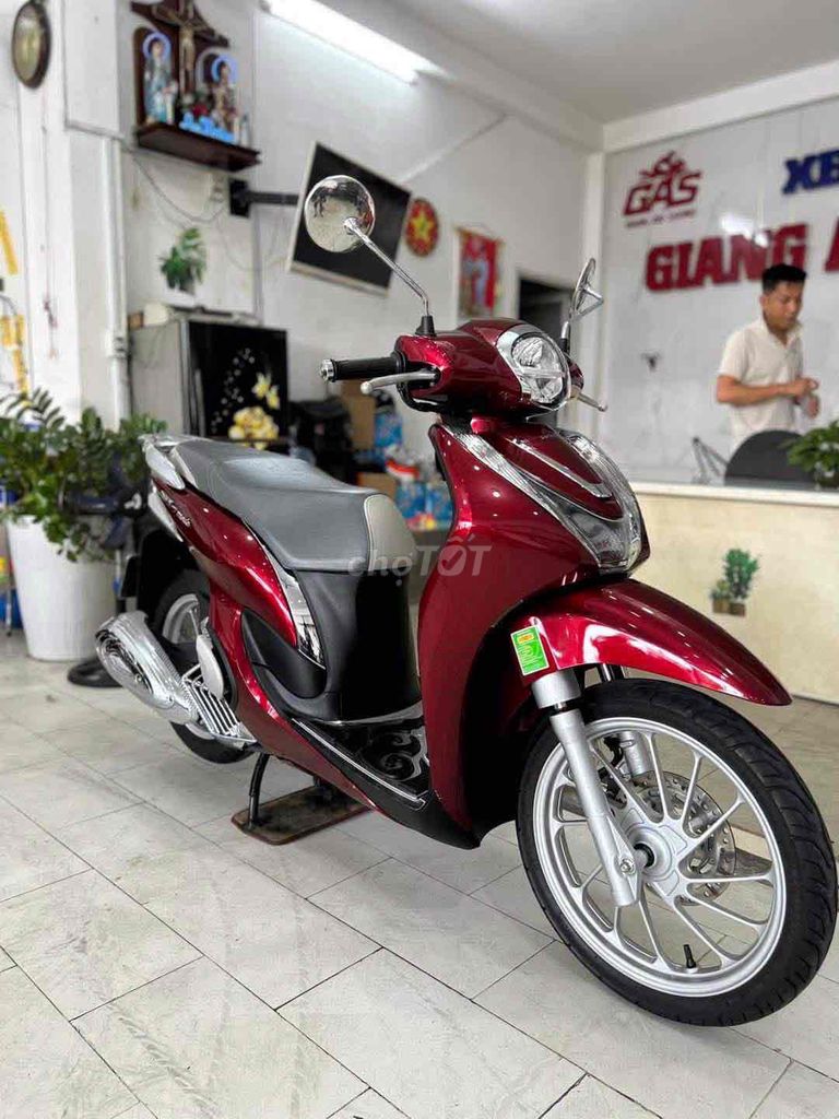 Honda SH Mode CBS 2024 Красно-черная 3000км