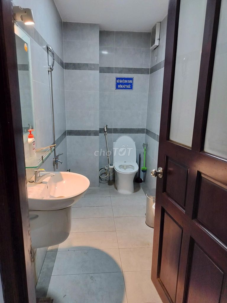 Bán nhà 100m2, 1 trệt, 4 lầu, giá cực tốt chốt deal nhanh 17.9 tỷ. Mua bán văn phòng, mặt bằng kinh doanh tại Quận Tân Phú Tp Hồ Chí Minh được đăng bởi Nguyen phu loc hình 2