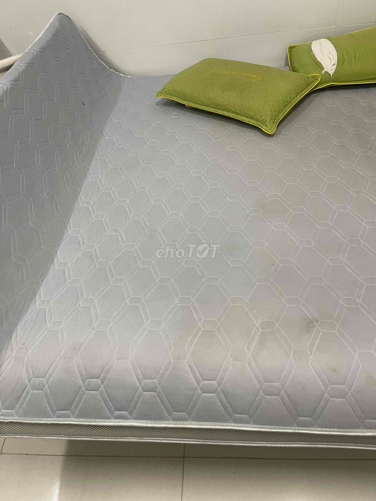 Giường ngủ 1m8 x 2m. Mua bán Giường, chăn ga gối nệm tại Thành phố Long Xuyên An Giang được đăng bởi Giàu hình 1