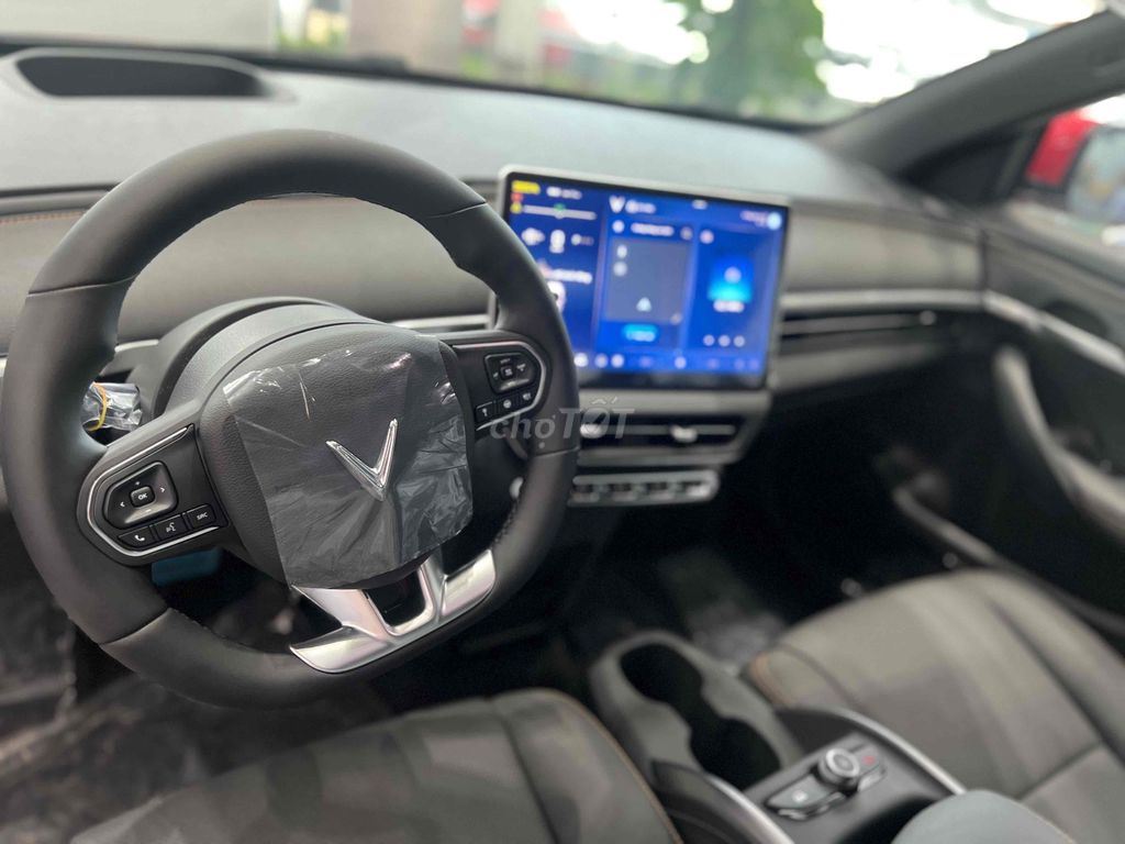 VF6 Plus Đỏ mới 100%, xe sẳn giao ngay. Mua bán Ô tô tại Quận 12 Tp Hồ Chí Minh được đăng bởi VinFast An Sương Quốc Lộ 1A hình 16