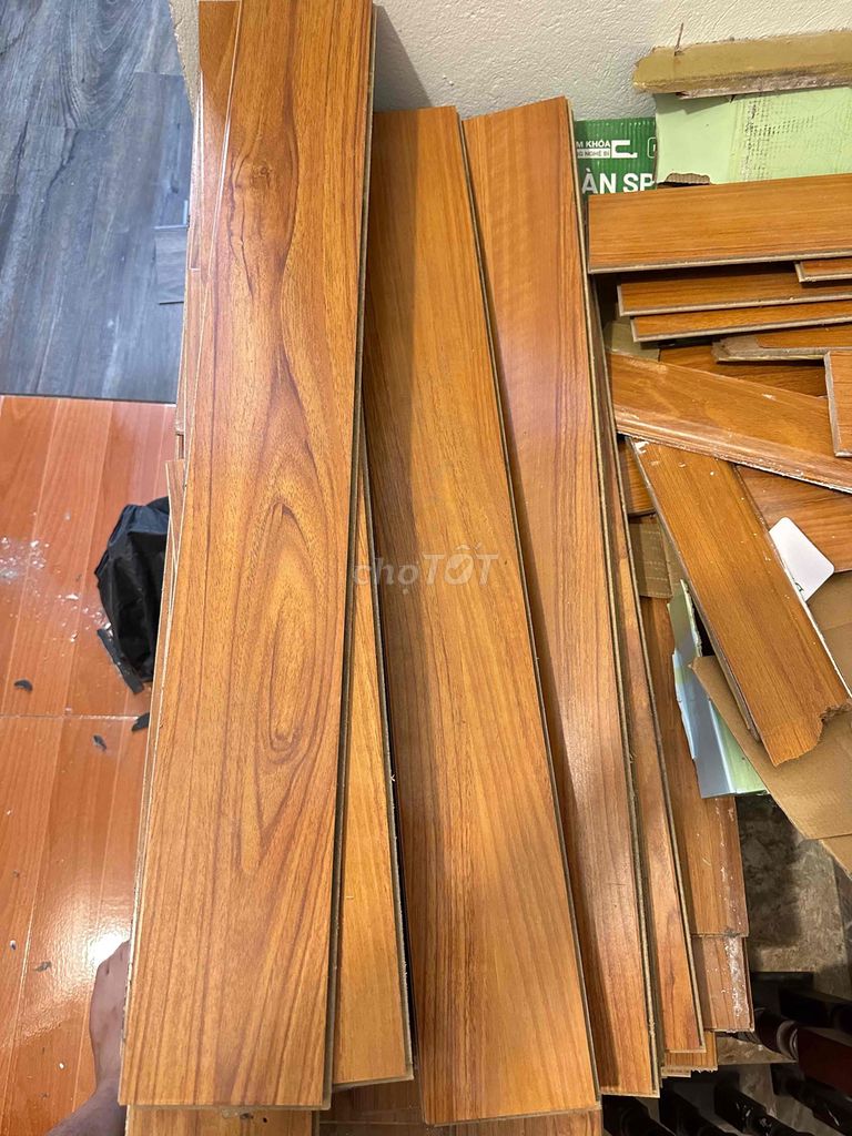 sàn gỗ Đức cũ hèm khoá xịn dày 1cm. Mua bán Nội thất, đồ gia dụng khác tại Quận Hai Bà Trưng Hà Nội được đăng bởi Hoang Dat hình 1
