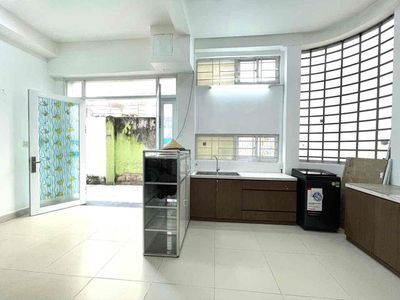 Rent · 3 bd · 36 м² · Quận 10, ул. Cách Mạng Tháng 8