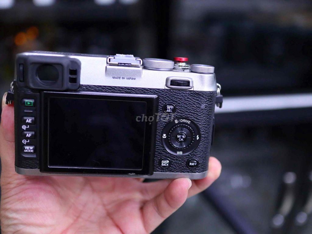 Máy ảnh Fujifilm X100 Bạc, Đen. Mua bán Máy ảnh, Máy quay tại Thành phố Thủ Dầu Một Bình Dương được đăng bởi Chinh Lee hình 1