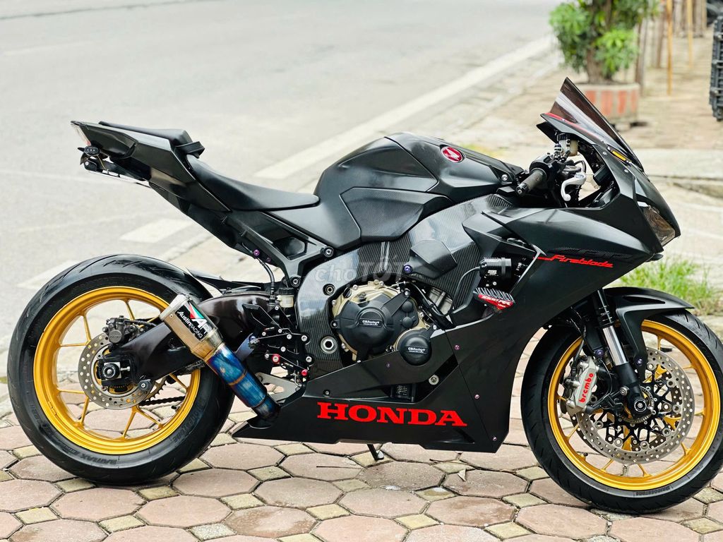 Mạnh Hà Motor bán Honda CBR1000RR date 19 10k km. Mua bán Xe máy tại Quận Bắc Từ Liêm Hà Nội được đăng bởi Mạnh Hà Motor hình 3