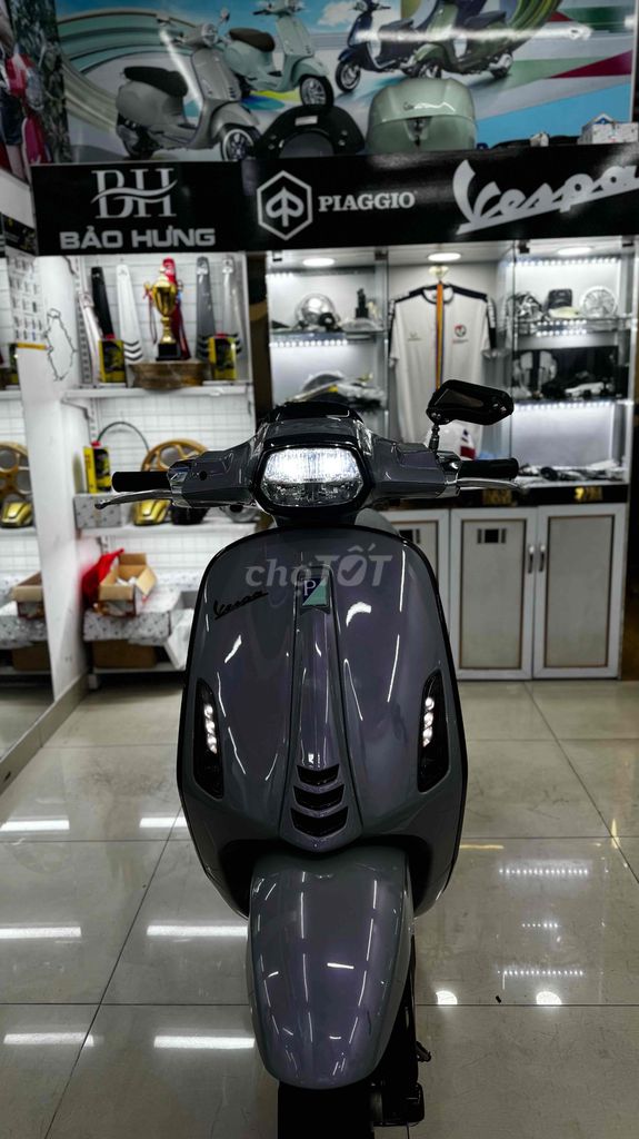 Vespa 2022 Xám so mămg Ánh hồng  chính chủ. Mua bán Xe máy tại Quận Phú Nhuận Tp Hồ Chí Minh được đăng bởi VESPA  PIAGGIO BẢO HƯNG Vespa cũ trả góp  hình 6