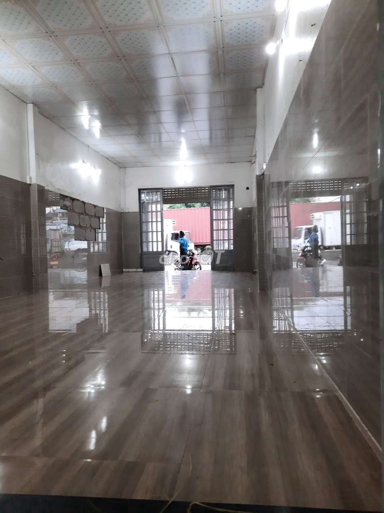 Nhà tiện kinh doanh buôn bán, 100m2, 2 phòng ngủ, 2WC, Quốc Lộ 1A