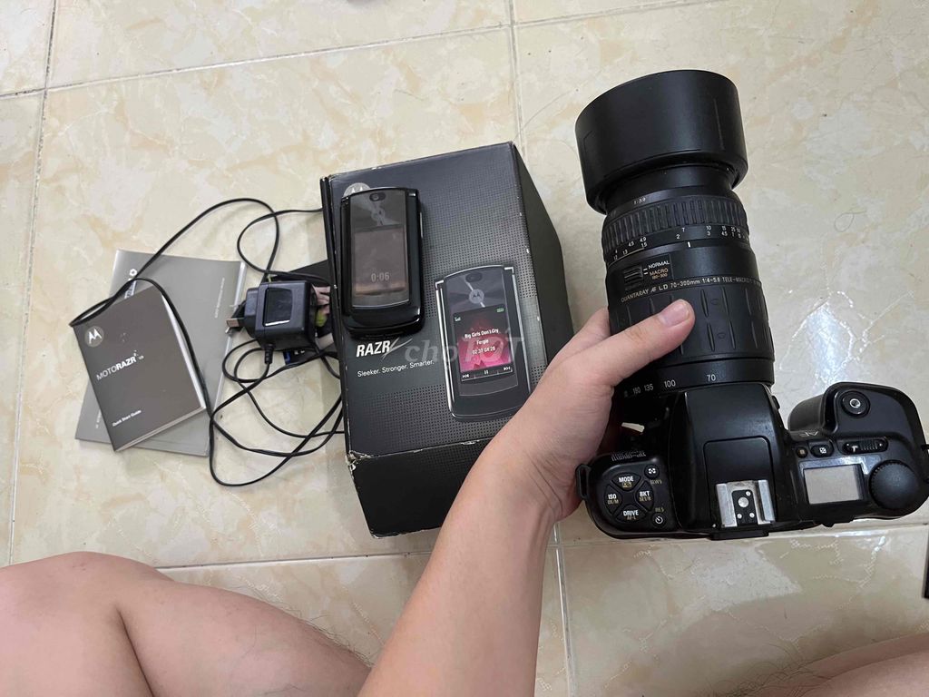 Nikon F601 luôn ống kính kèm motorola V9 xt Mỹ