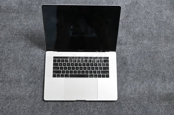 Apple Macbook Pro 15 2017 i7 16GB/256GB Bạc. Mua bán Laptop tại Quận 5 Tp Hồ Chí Minh được đăng bởi Hội Đồ Điện Tử hình 1
