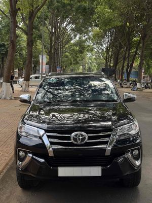 kẹt tiền bán gấp Fortuner 2019 2.4 AT Đen