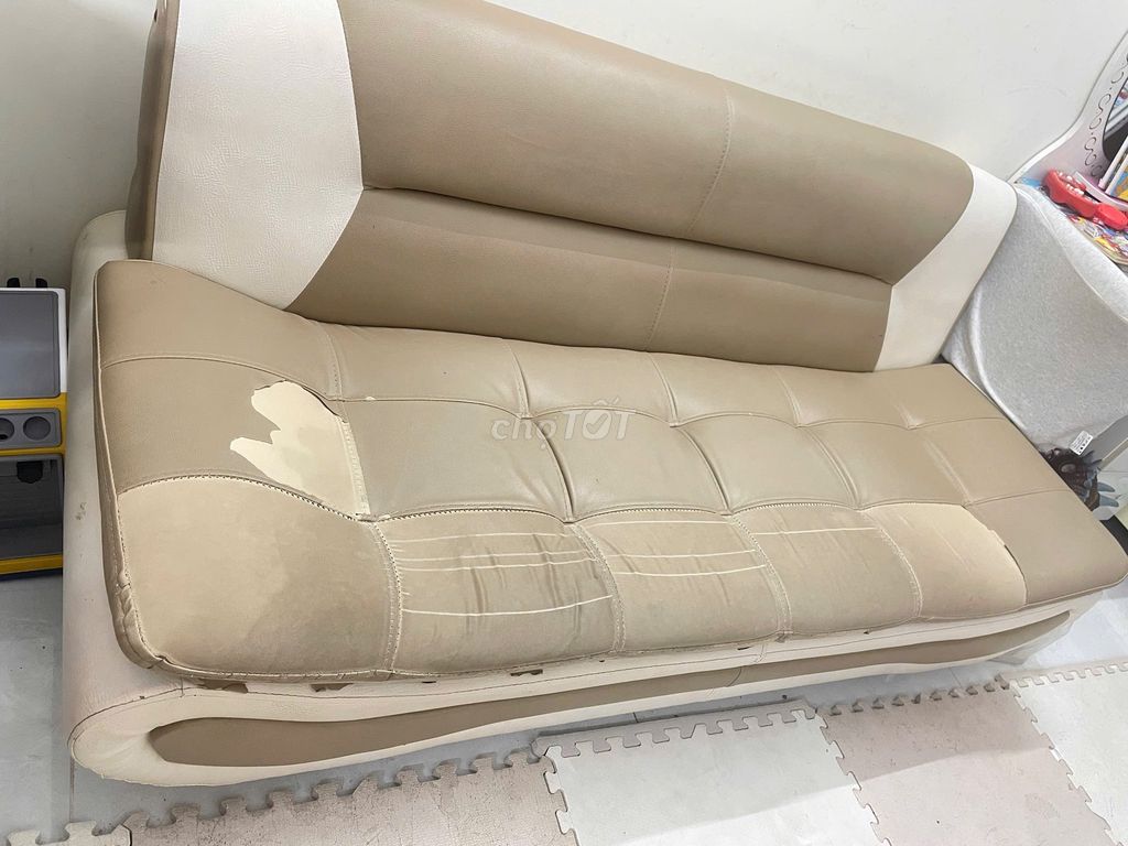 Ghế sofa 1m8 + 2 đôn + 1 bàn. Mua bán Bàn ghế tại Quận Cái Răng Cần Thơ được đăng bởi Thành hình 1