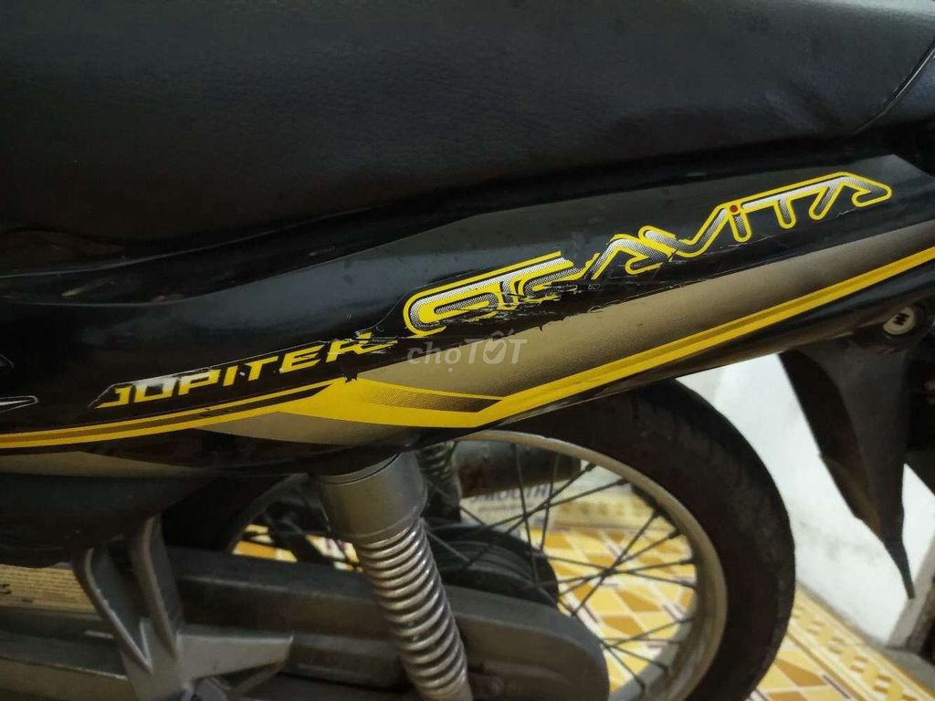 Xe máy Yamaha Jupiter Gravita màu Đen Bạc Vàng. Mua bán Xe máy tại Quận Bình Thuỷ Cần Thơ được đăng bởi Quang Liêm hình 2