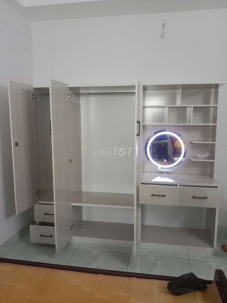 Tủ nhựa đài Loan 3 cánh liền bàn gương led cảm ứng