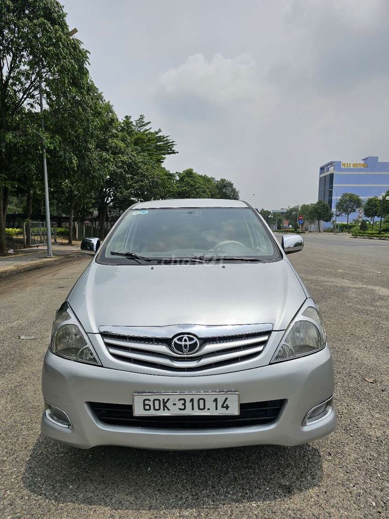 Toyota Innova 2011 2.0E