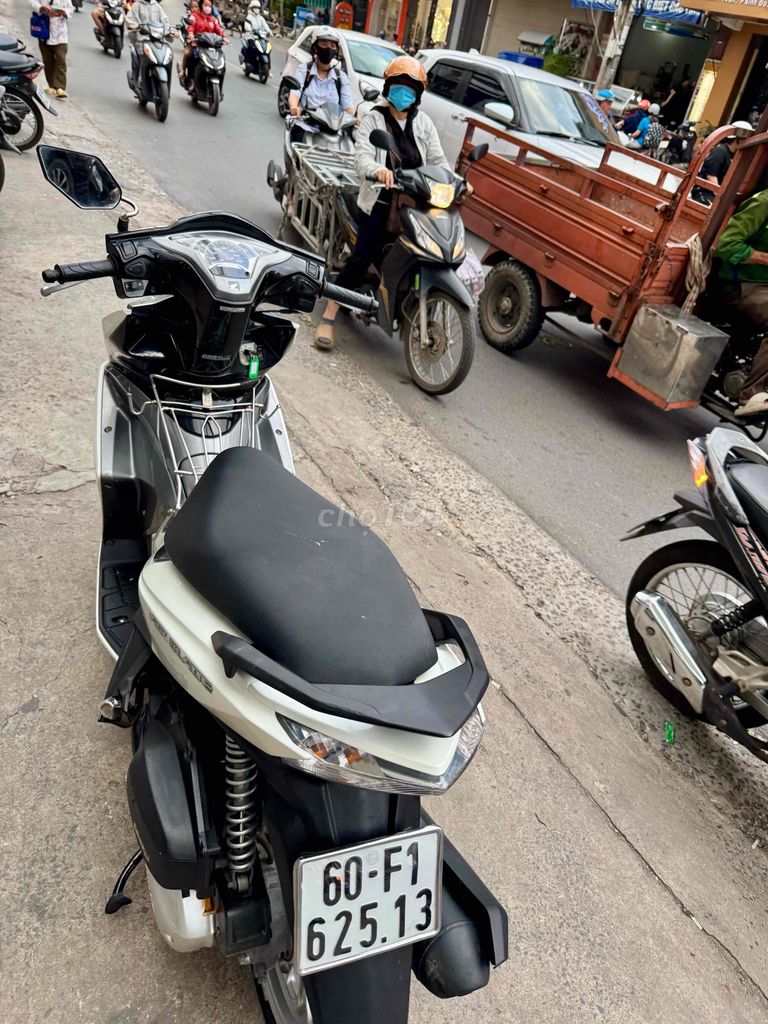 Honda Air Blade 125 2014 Trắng xám. Mua bán Xe máy tại Thành phố Biên Hòa Đồng Nai được đăng bởi XE MÁY CŨ THÀNH MỸ  hình 6