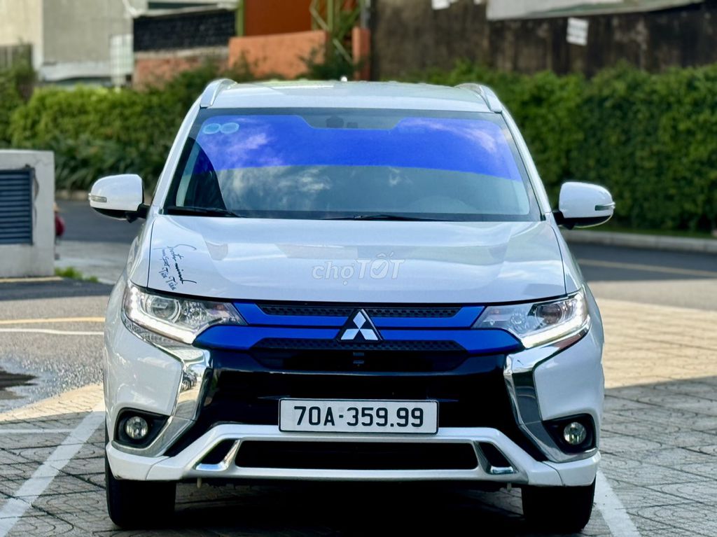 Mitsubishi Outlander 2022 2.0 CVT - đồ chơi full