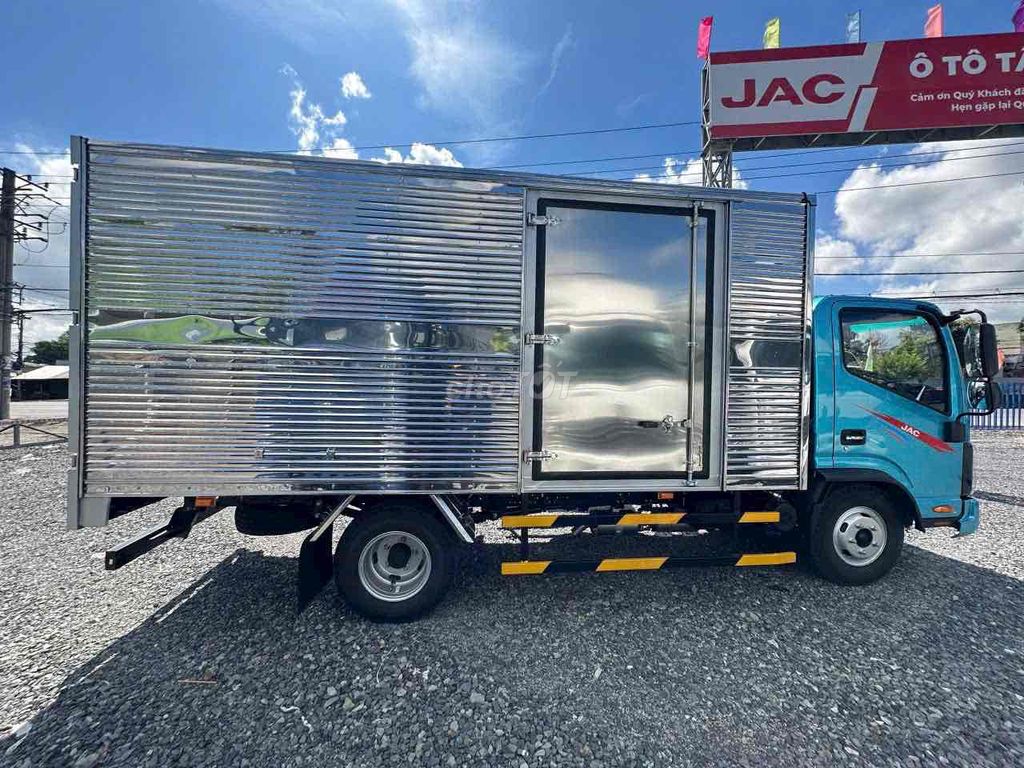 JAC N200S E5 thùng kín, thùng dài 4.370m. Mua bán Xe tải, xe ben tại Quận Cái Răng Cần Thơ được đăng bởi Hoàng Thúc Xe Tải hình 2
