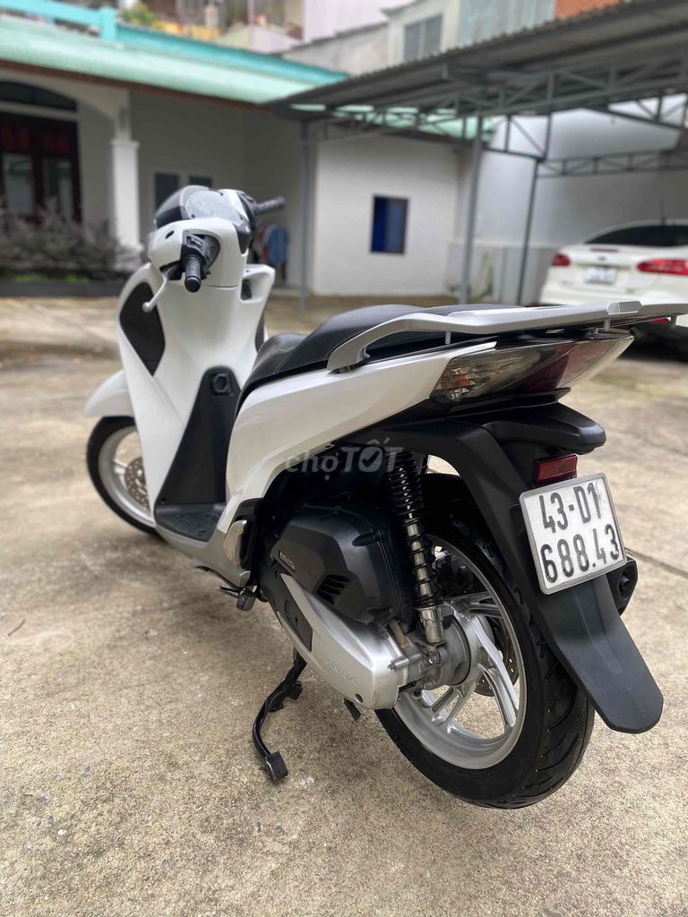 Sh 125 trắng đk 2018 xe đẹp máy rin êm chính chủ. Mua bán Xe máy tại Quận Thanh Khê Đà Nẵng được đăng bởi Long hình 4