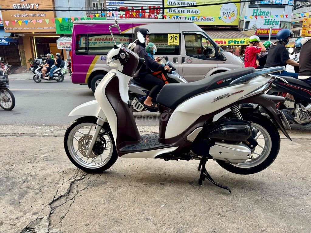 🔵🔵 SH Mode trắng nâu cuối 2014 rất đẹp có góp. Mua bán Xe máy tại Thành phố Biên Hòa Đồng Nai được đăng bởi XE MÁY CŨ THÀNH MỸ  hình 4