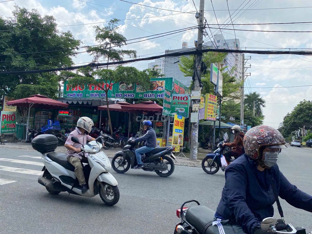 Share mặt bằng quán ăn, góc 2 mặt tiền, Linh Tây, Thủ Đức