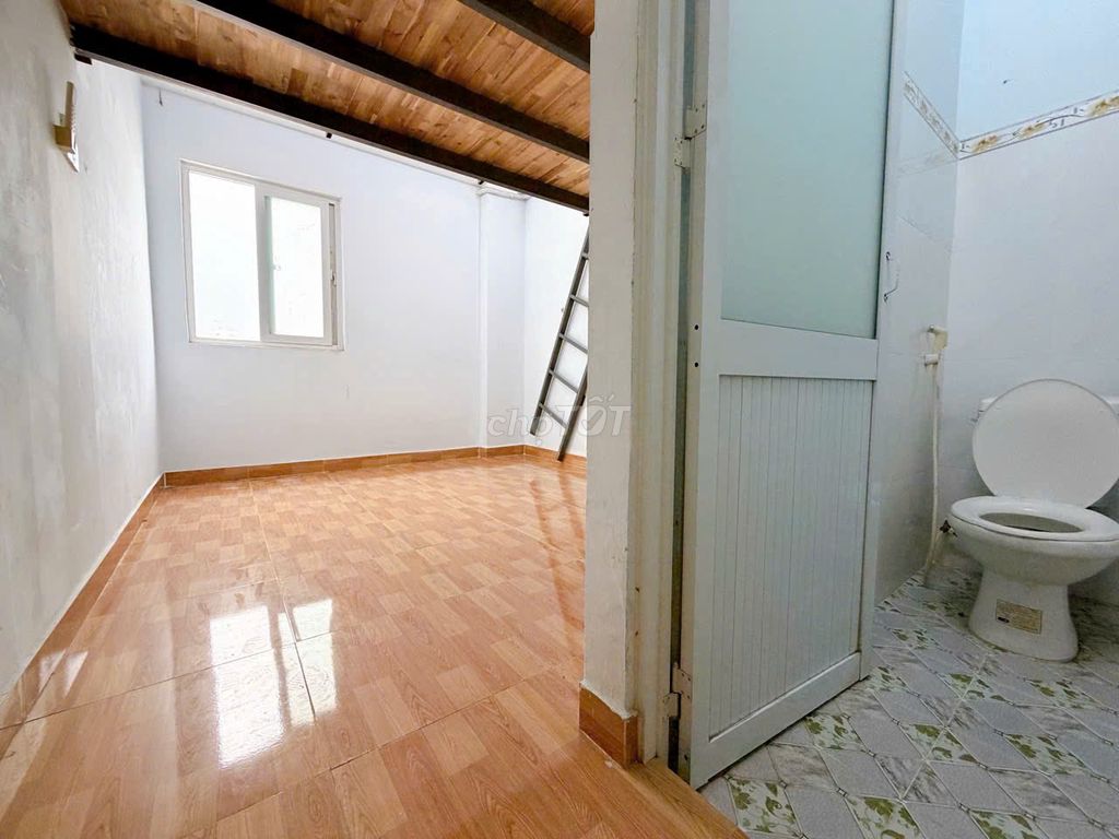 PHÒNG TRỌ CỬA SỔ TRỜI MÁY LẠNH GÁC NỘI THẤT CƠ BẢN PHẠM VĂN CHIÊU
