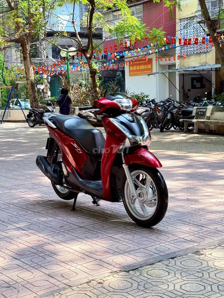 Honda SH125 CBS 2018 бордовый в отличном оригинальном состоянии
