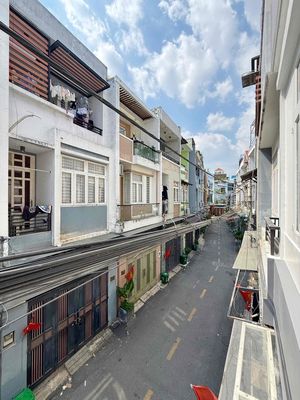 BÁN NHÀ 2 LẦU MT HẺM 647 QL13 , SÁT VẠN PHÚC CITY, ĐƯỜNG 6M Ô TÔ