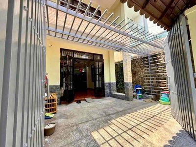 NHÀ TRỆT LẦU GẦN NHÀ THỜ FATIMA, ĐẠI HỌC LUẬT. CÓ PHÒNG NGỦ TRỆT. Mua bán nhà ở tại Thành phố Thủ Đức Tp Hồ Chí Minh được đăng bởi Luật Nhà Phố Thủ Đức