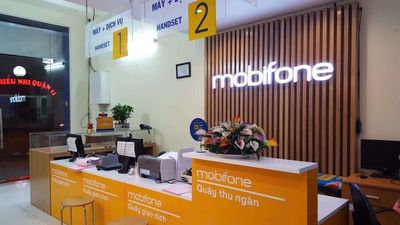 *** NỮ GIAO DỊCH VIÊN MOBIFONE