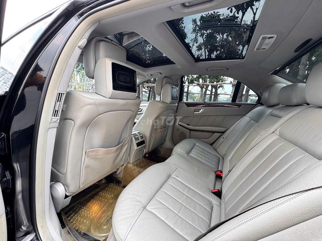 Mercedes-Benz E300 đời 2010 số tự động. Mua bán Ô tô tại Quận Gò Vấp Tp Hồ Chí Minh được đăng bởi Phương 831 hình 6