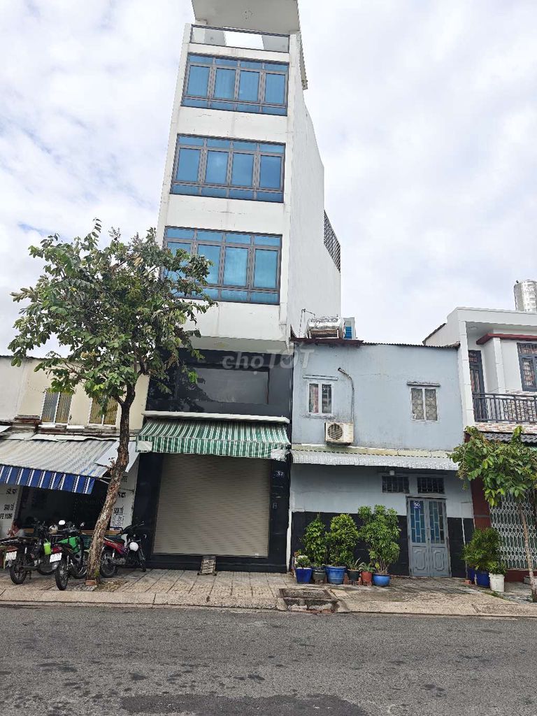 Аренда · 5 комн. · 70 м² · Quận 6, ул. Đường Phạm Văn Chí