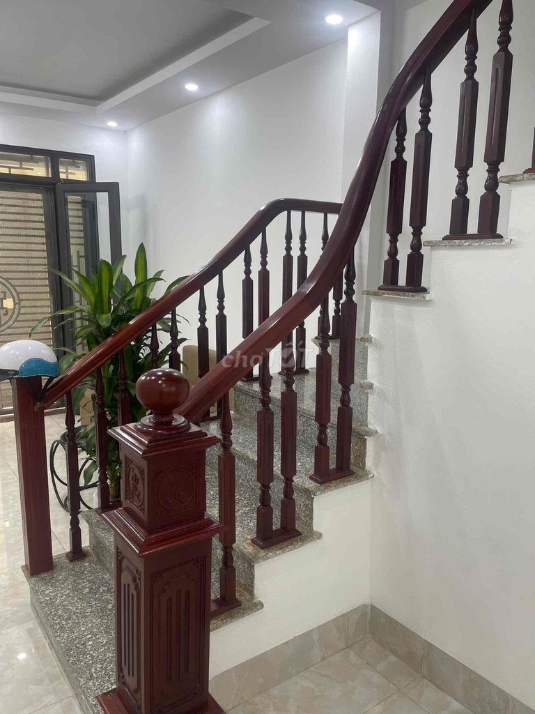Chính chủ cho thuê nhà 4 tầng, cạnh chợ Đồng Dinh Thạch Bàn, Long Biên