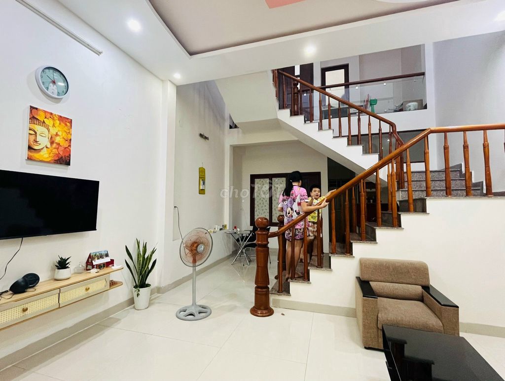 🏡🏡Cho thuê nhà nguyên căn đường kiệt Ô tô  ngay đầu Cầu Rồng