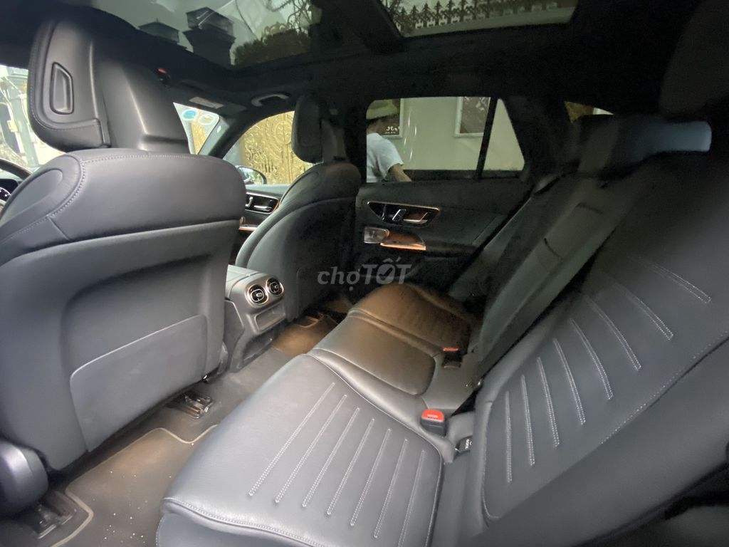 Mercedes GLC300 Model 2024 - Công Ty Xuất Hóa Đơn