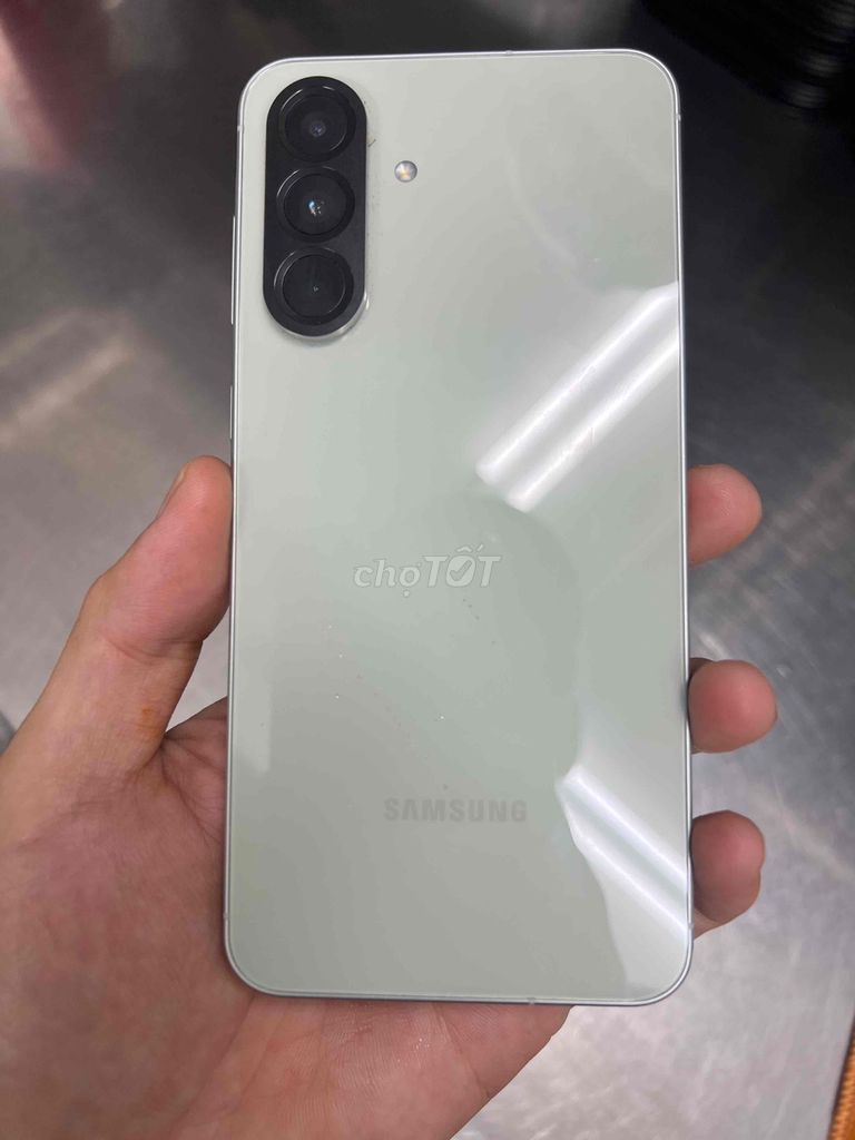 Samsung A56 Trắng. Mua bán Điện thoại tại Thành phố Thủ Đức Tp Hồ Chí Minh được đăng bởi Lê Hiep hình 1