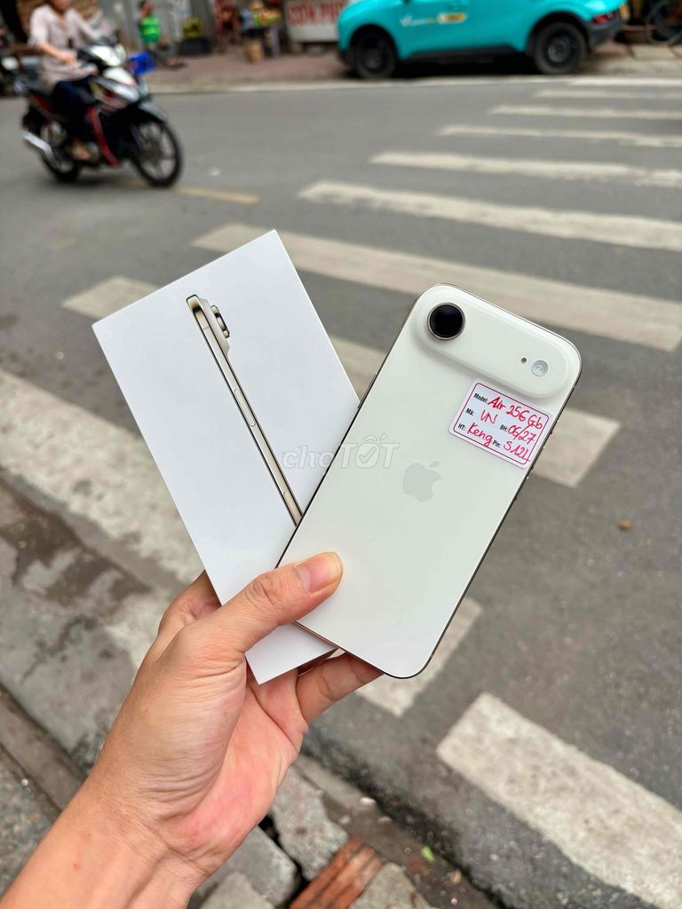 Apple iPhone Air 256GB Gold Vn sạc 12 lần 6/2027. Mua bán Điện thoại tại Quận Đống Đa Hà Nội được đăng bởi Quý Hoàng hình 1