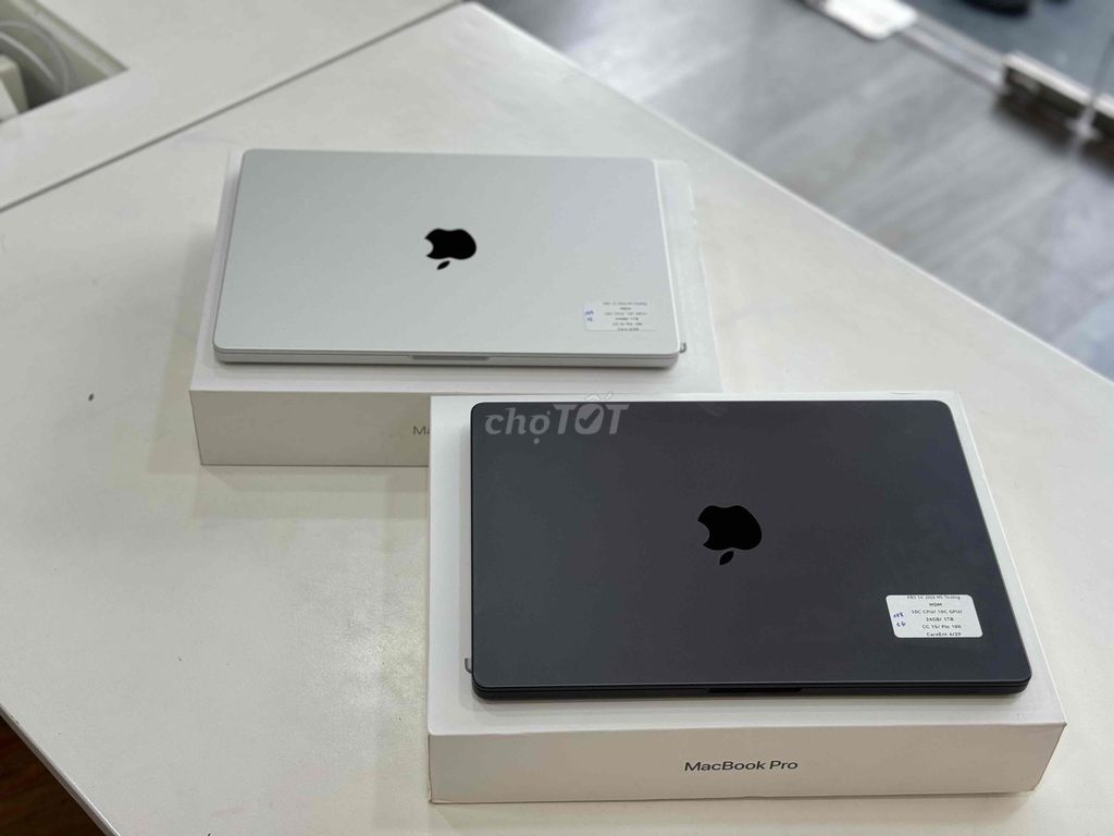 Macbook Pro 14 inch 2026 M5 14.2 inch 24GB/1TB mới. Mua bán Laptop tại Quận 10 Tp Hồ Chí Minh được đăng bởi thông hình 1