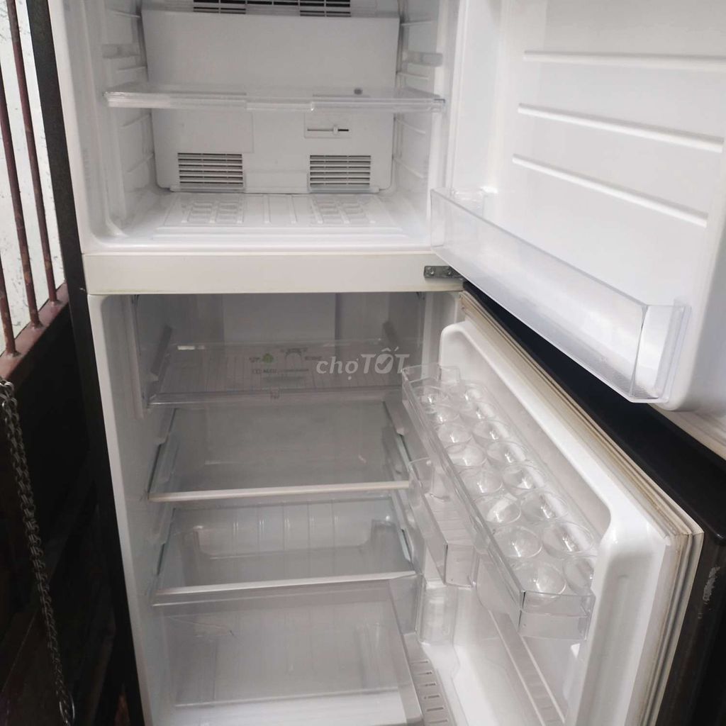 Bán tủ lạnh shapr inverter tiết kiệm điện.