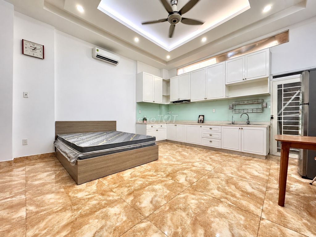 Phòng mới.rộng 50m Khu cộng Hòa ngay Etown ở liền.
