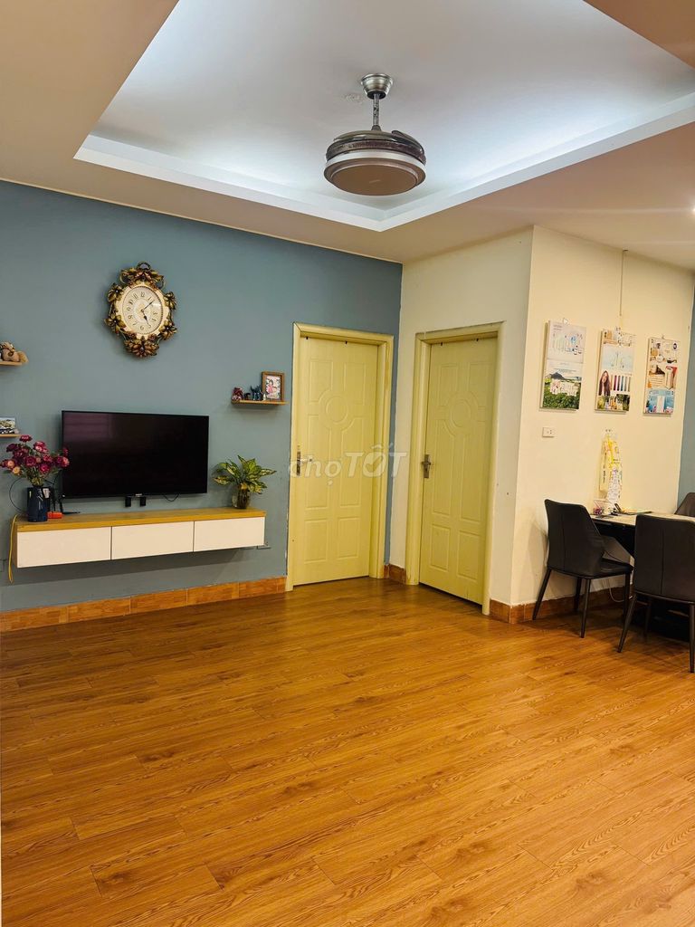 ПРОДАЕТСЯ КВАРТИРА 80 М2 - ТИХАЯ ДЕРЕВУШКА-2 ЧЕЛ., ДОСТУПНОЕ МЕСТО ДЛЯ ПАРКОВКИ 7.8 В ГОРОДЕ
