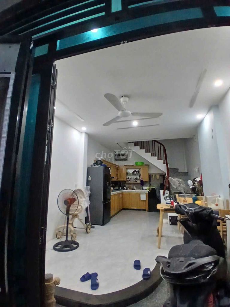 nhà chuyển công tác nên cần bán gấp