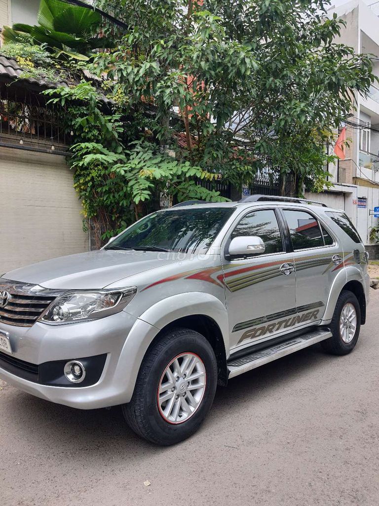 Toyota Fortuner 2014 серебристый автомат