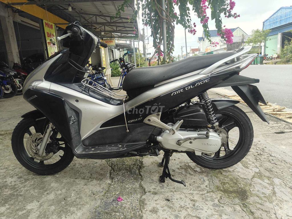 HONDA AIRBLADE FI MÁY ZIN ÊM. Mua bán Xe máy tại Huyện Bình Tân Vĩnh Long được đăng bởi MƯỜI   BÌNH TÂN VL hình 5