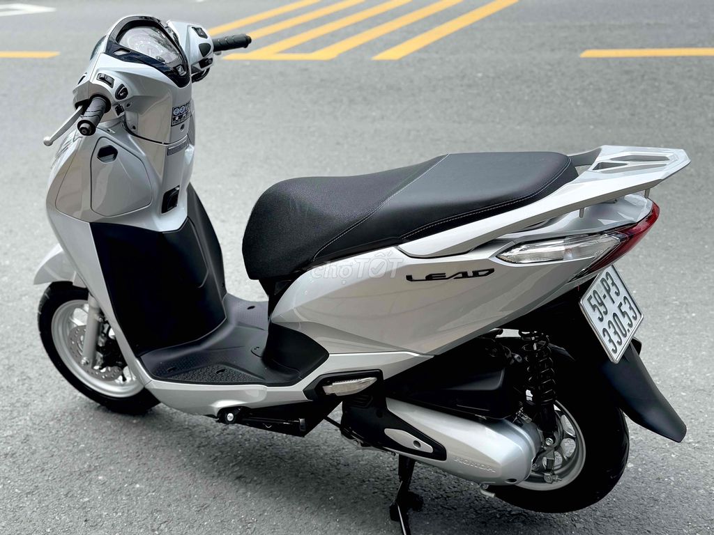 Honda Lead 125 4V модель 2023 LED серебристый Porsche номера Хошимина